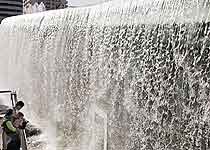 東站廣場水景瀑布